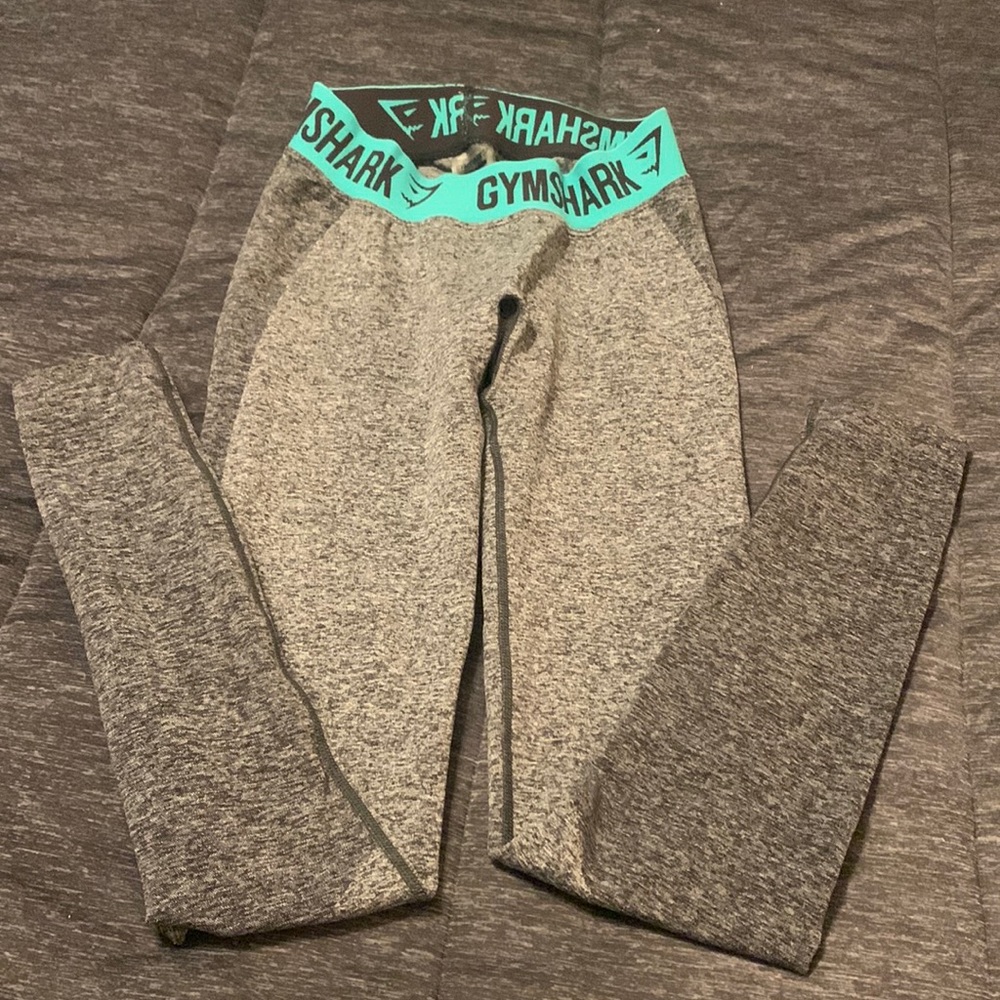 Gym shark leggings